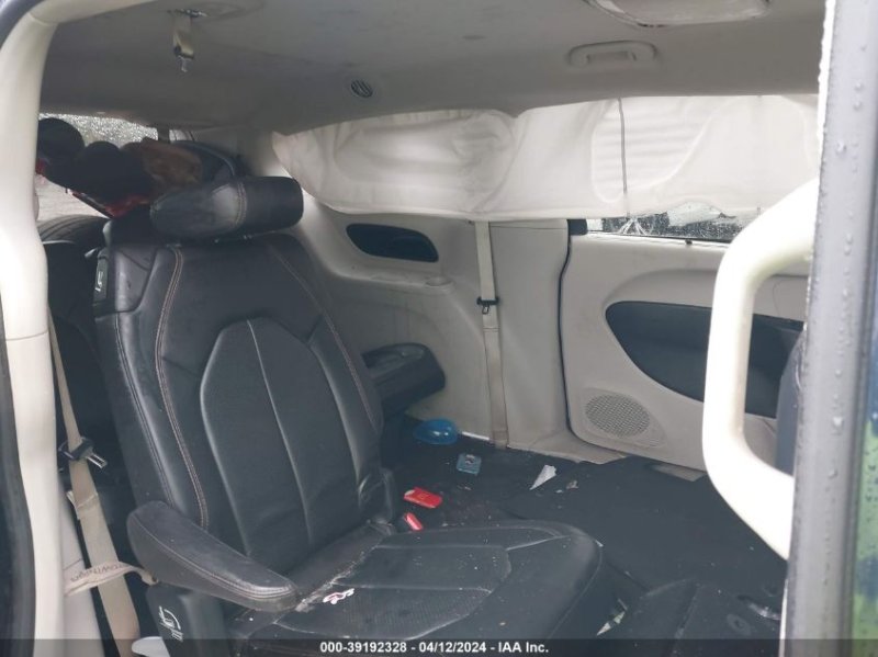 Thumbnail of 2018 Chrysler Pacifica Touring L with VIN 2C4RC1BG2JR353233